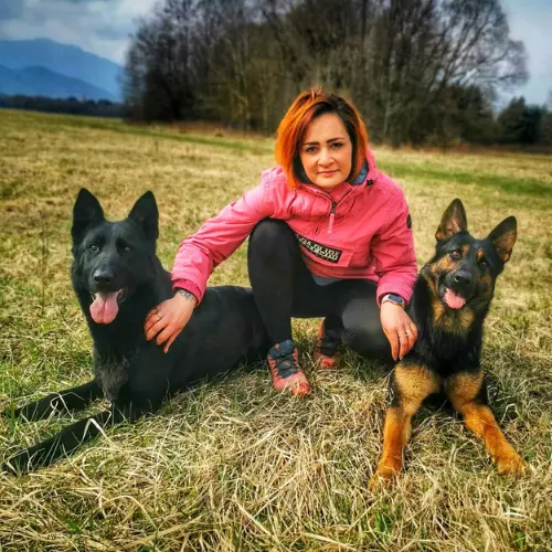 Eva Šajgalíková so psami – skupinový výcvik psov Brezno